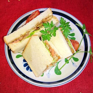 ローストビーフと酢玉葱のサンドイッチ